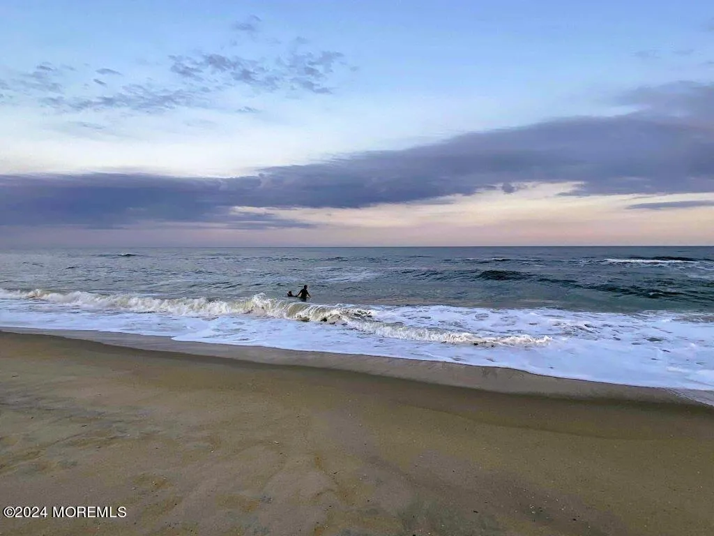 Ship Bottom, New Jersey 08008, United States, 3 Bedrooms Bedrooms, ,2 BathroomsBathrooms,Residential,Active,87587