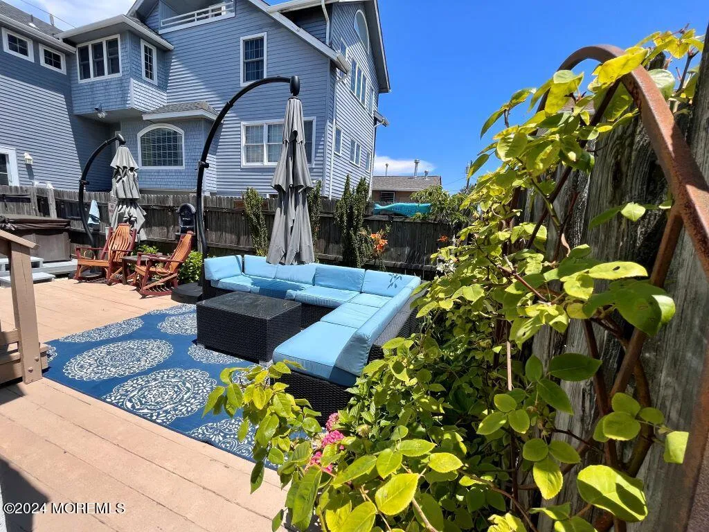 Ship Bottom, New Jersey 08008, United States, 3 Bedrooms Bedrooms, ,2 BathroomsBathrooms,Residential,Active,87587