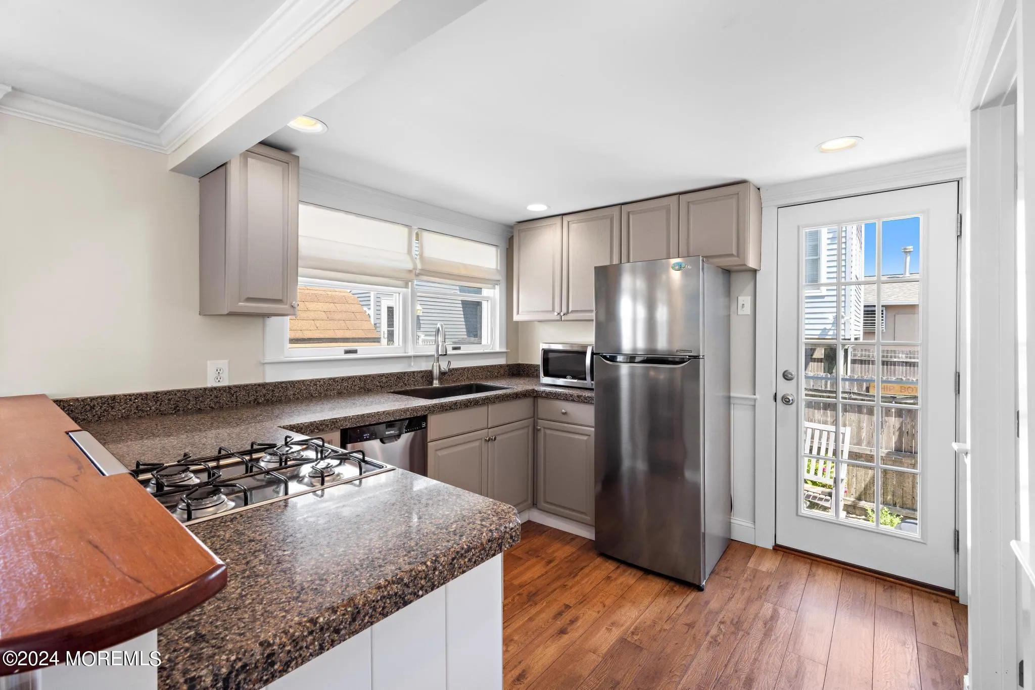 Ship Bottom, New Jersey 08008, United States, 3 Bedrooms Bedrooms, ,2 BathroomsBathrooms,Residential,Active,87587