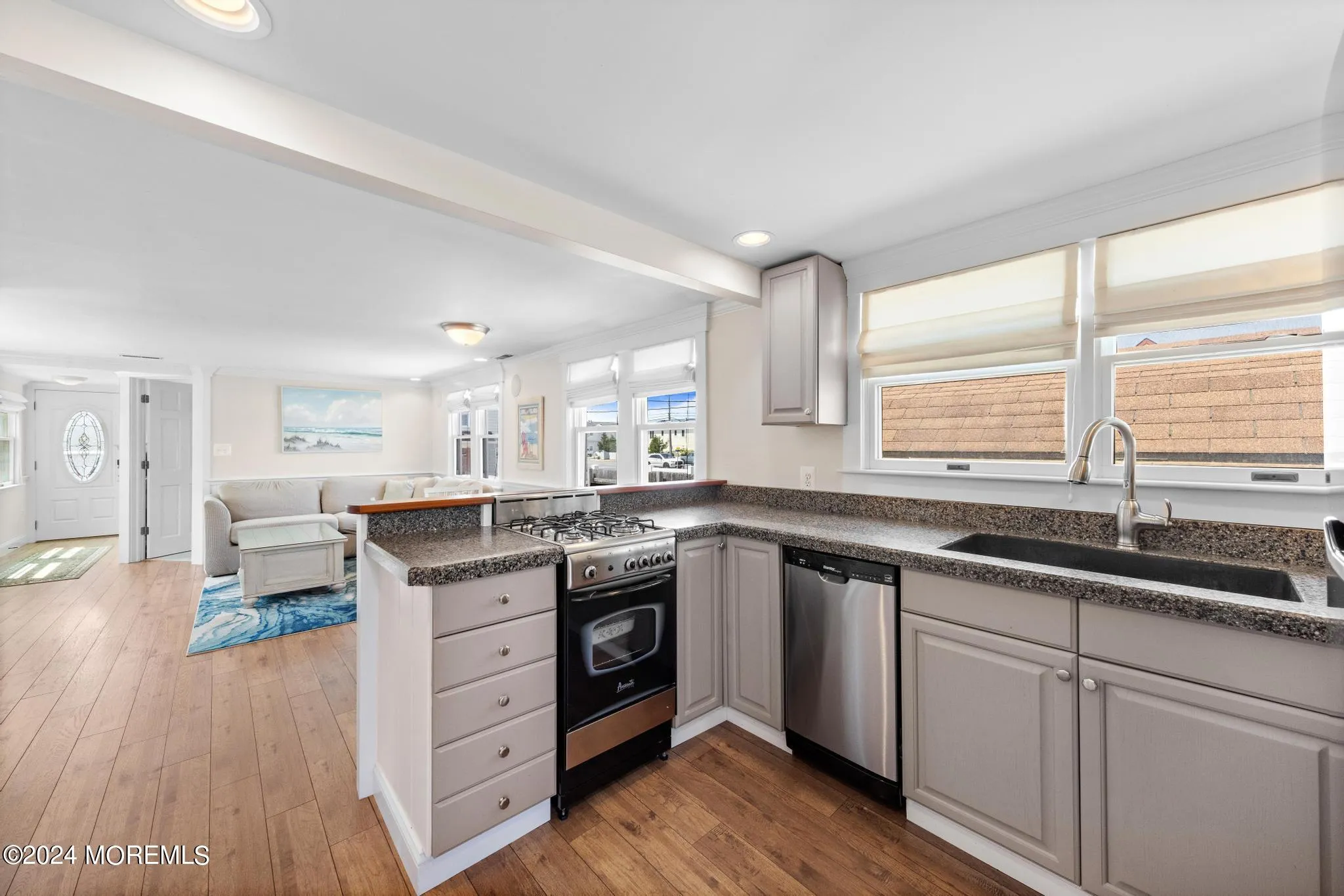 Ship Bottom, New Jersey 08008, United States, 3 Bedrooms Bedrooms, ,2 BathroomsBathrooms,Residential,Active,87587