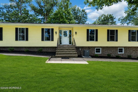 Photo of 415 Navesink Avenue, Atlantic Highlands, NJ 07716 (MLS # 22627937)