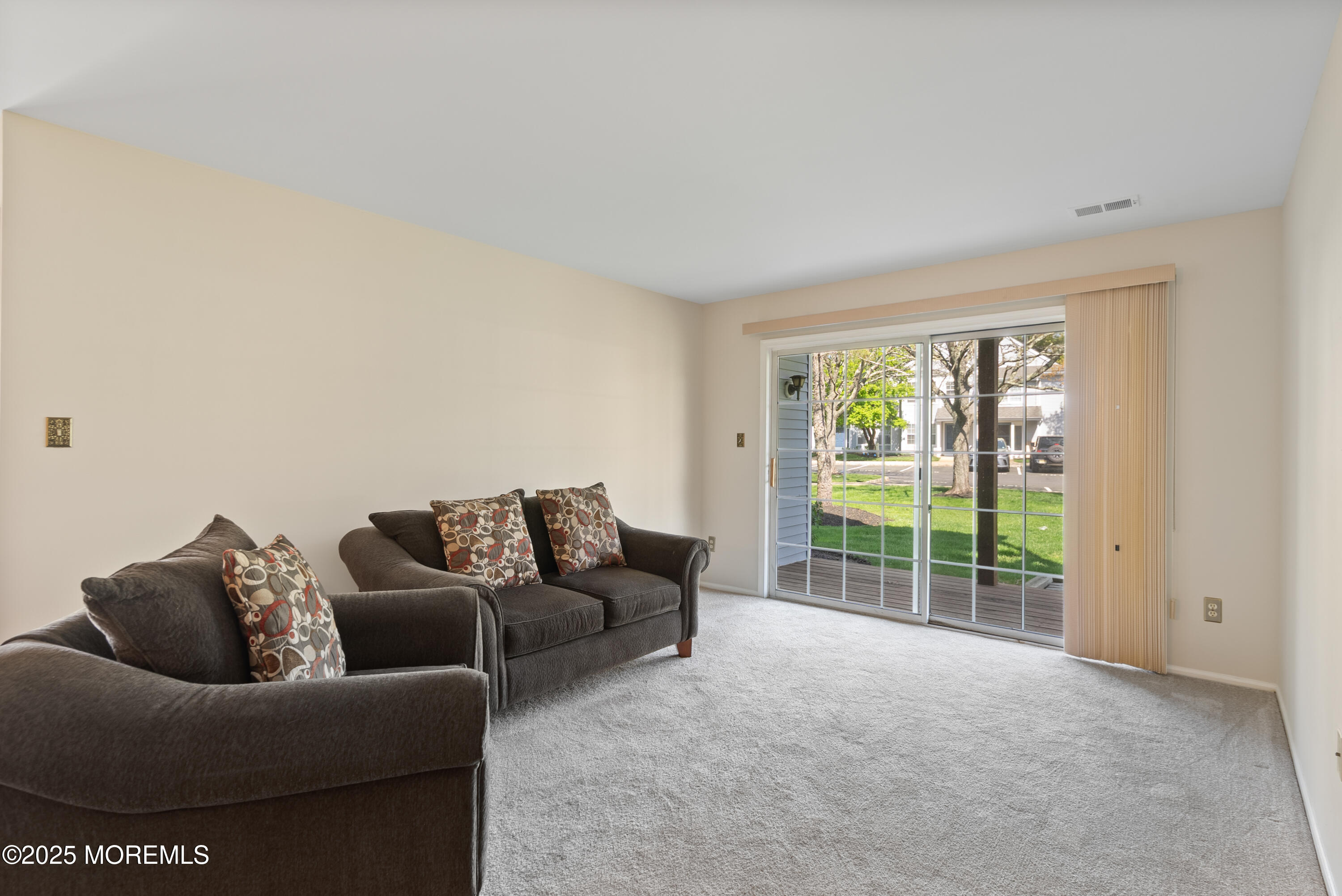 437 Hampton Court #12-1, Manalapan, New Jersey image 5