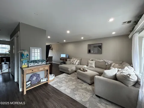 MLS: 22510732