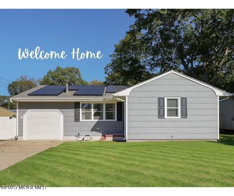 Photo of 1930 Ravenwood Drive, Toms River, NJ 08753 (MLS # 22531622)