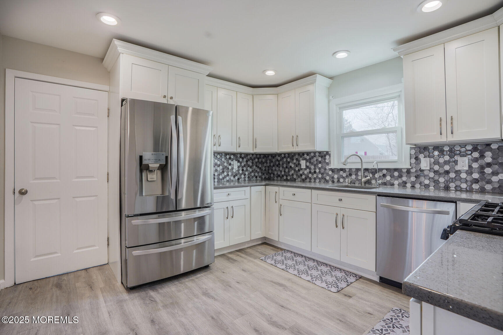 48 Pinetree Drive, Parlin, New Jersey image 9