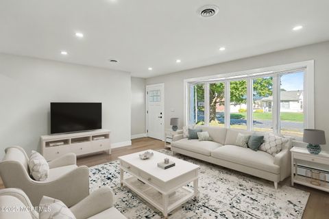 Homes For Sale - 34 Westport Drive<br/> Toms River, NJ 08757