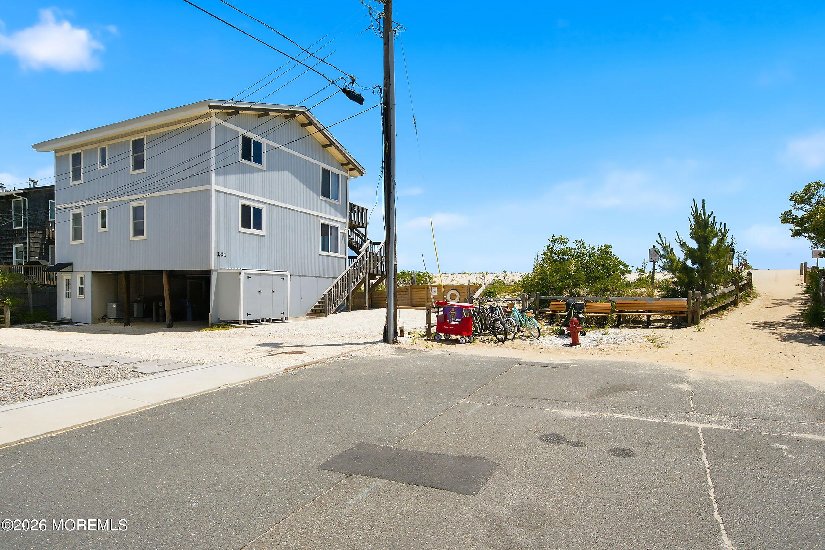 201 Jefferis Avenue