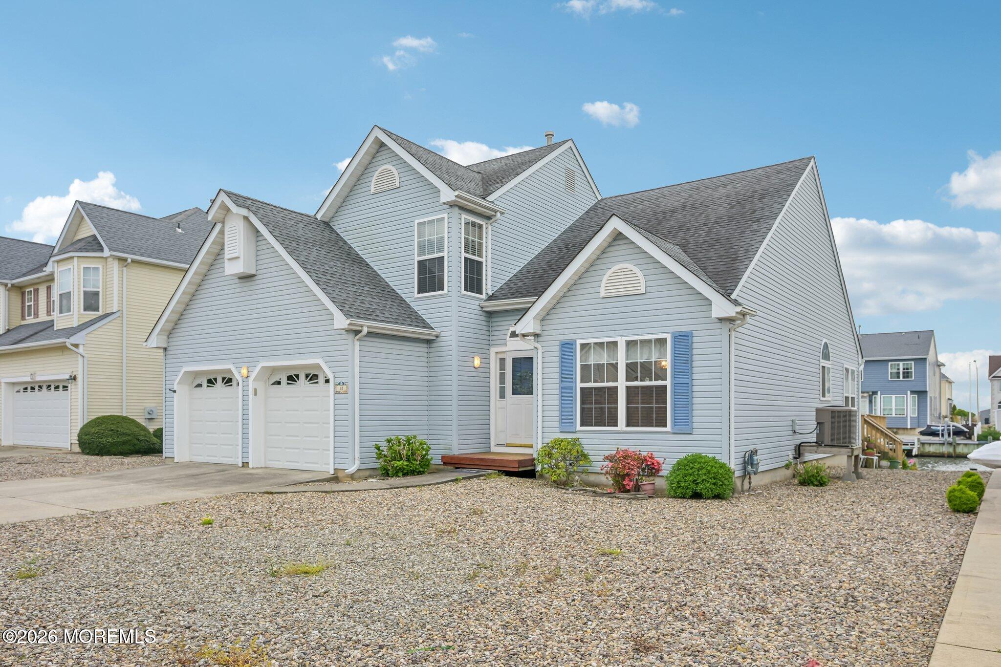 18 Peaksail Drive