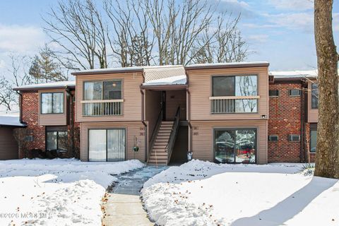 Condo For Sale - 94 Manchester Court<br/> Red Bank, NJ 07701