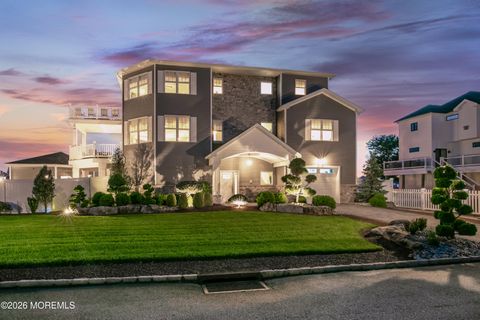 Photo of 15 Cove Road, Toms River, NJ 08753 (MLS # 22616733)