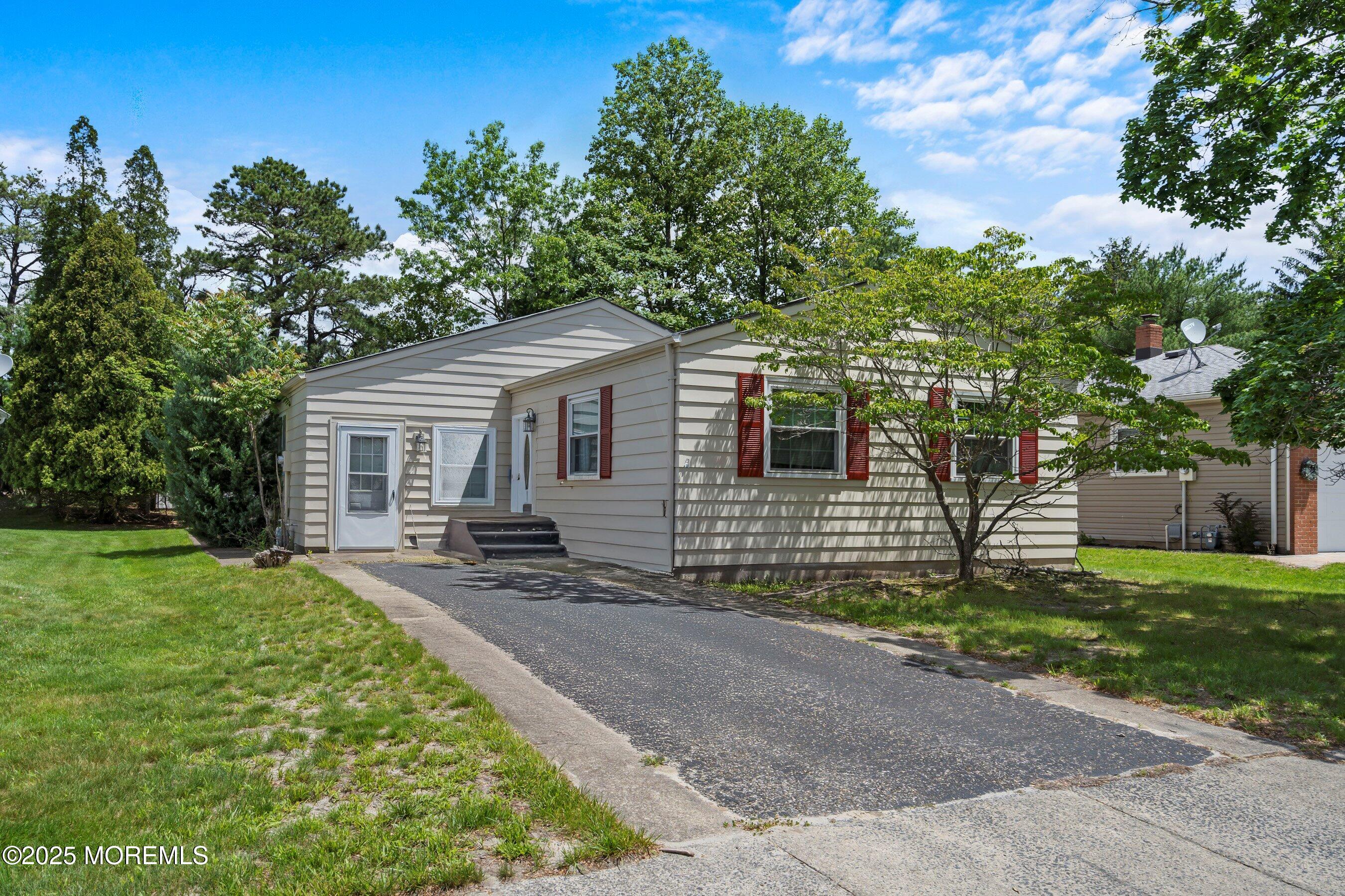 152 Biabou Drive, Toms River, New Jersey image 1