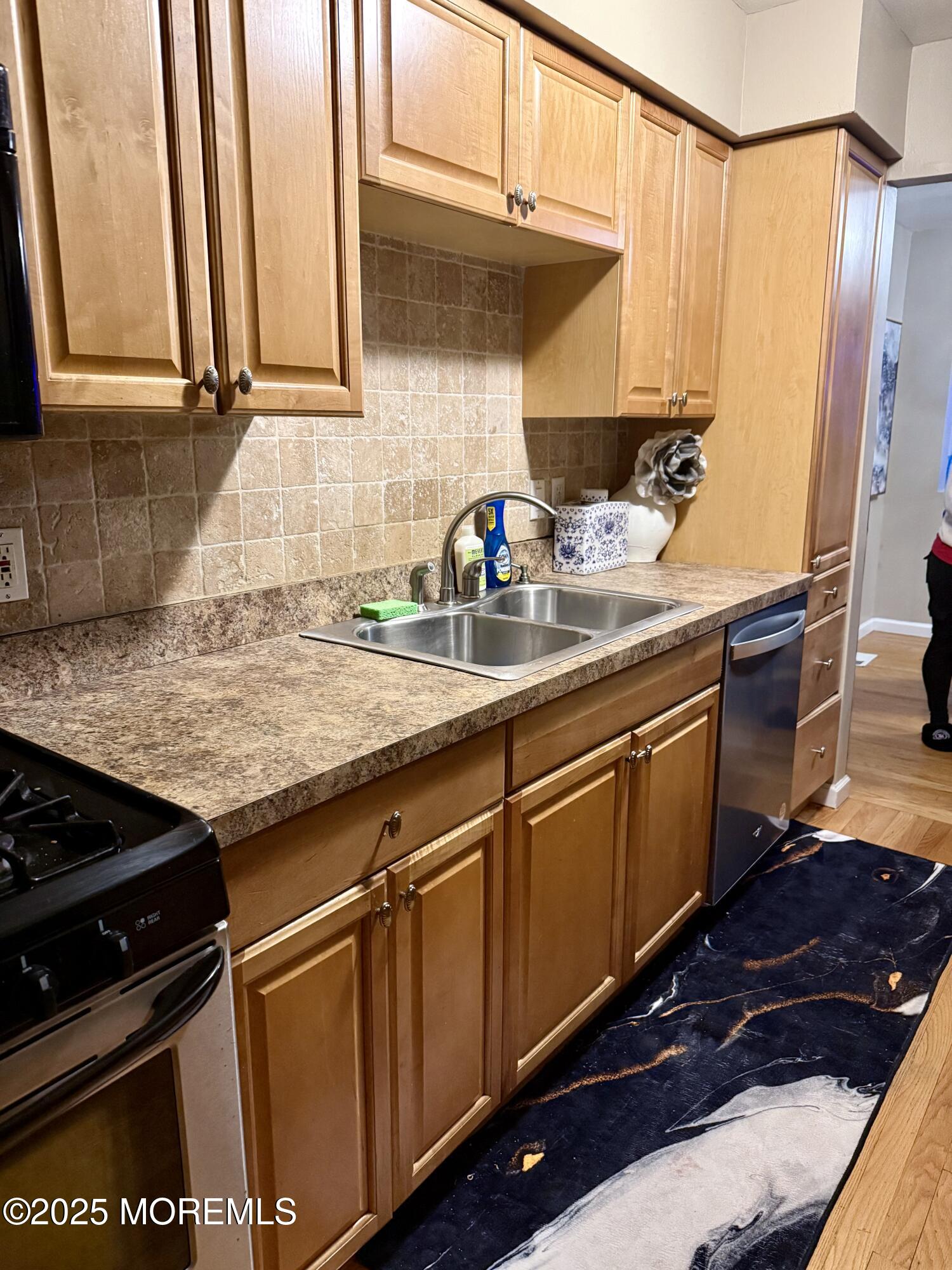 152 Chestnut Way #15-2, Manalapan, New Jersey image 4