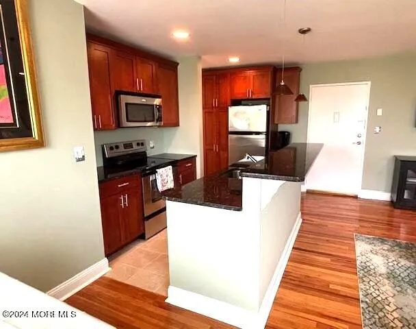 Belmar, New Jersey 07719, United States, 1 Bedroom Bedrooms, ,1 BathroomBathrooms,Residential,Pending,41410