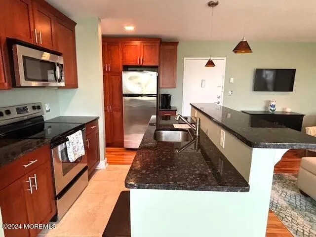 Belmar, New Jersey 07719, United States, 1 Bedroom Bedrooms, ,1 BathroomBathrooms,Residential,Pending,41410