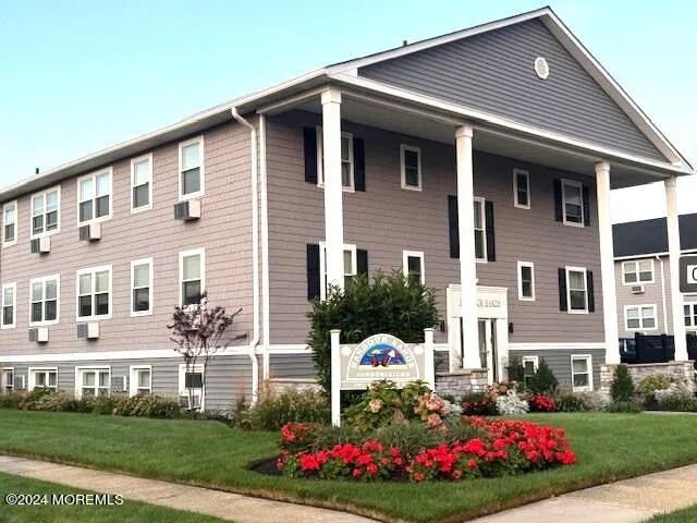 Belmar, New Jersey 07719, United States, 1 Bedroom Bedrooms, ,1 BathroomBathrooms,Residential,Pending,41410