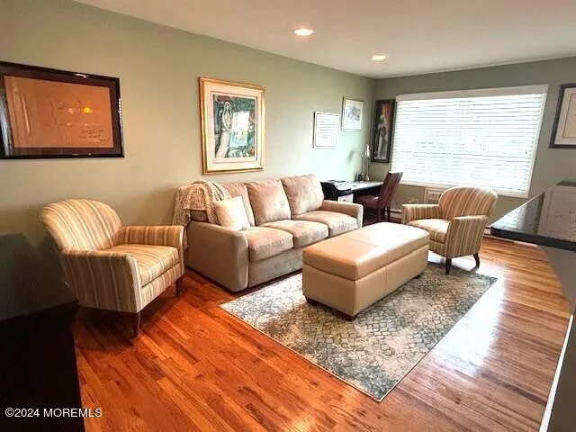 Belmar, New Jersey 07719, United States, 1 Bedroom Bedrooms, ,1 BathroomBathrooms,Residential,Pending,41410