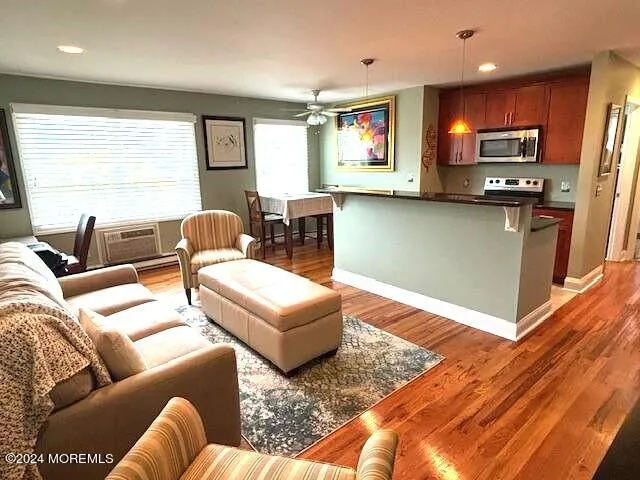 Belmar, New Jersey 07719, United States, 1 Bedroom Bedrooms, ,1 BathroomBathrooms,Residential,Pending,41410