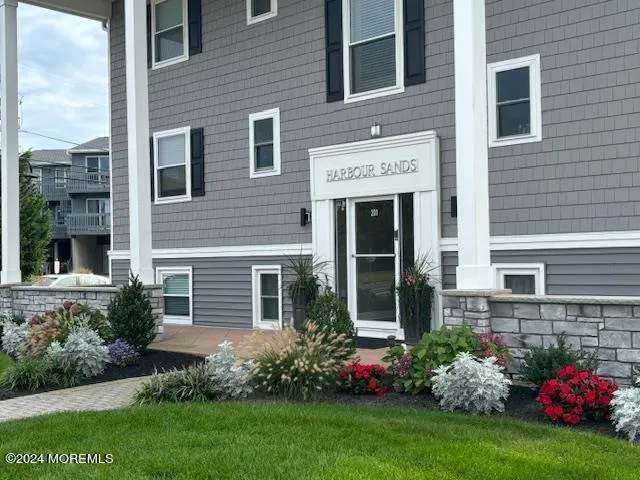 Belmar, New Jersey 07719, United States, 1 Bedroom Bedrooms, ,1 BathroomBathrooms,Residential,Pending,41410