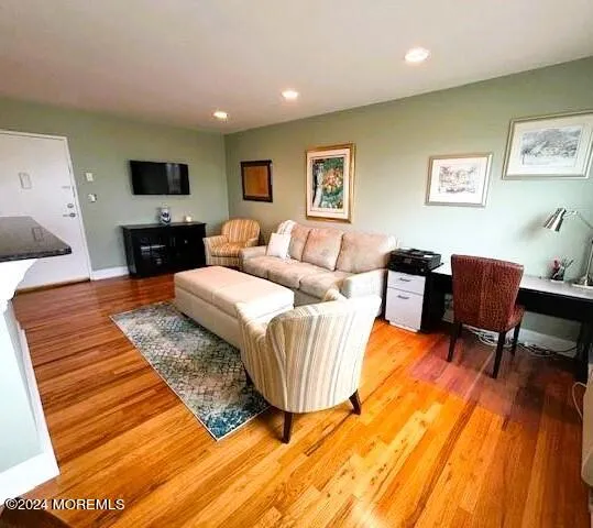 Belmar, New Jersey 07719, United States, 1 Bedroom Bedrooms, ,1 BathroomBathrooms,Residential,Pending,41410