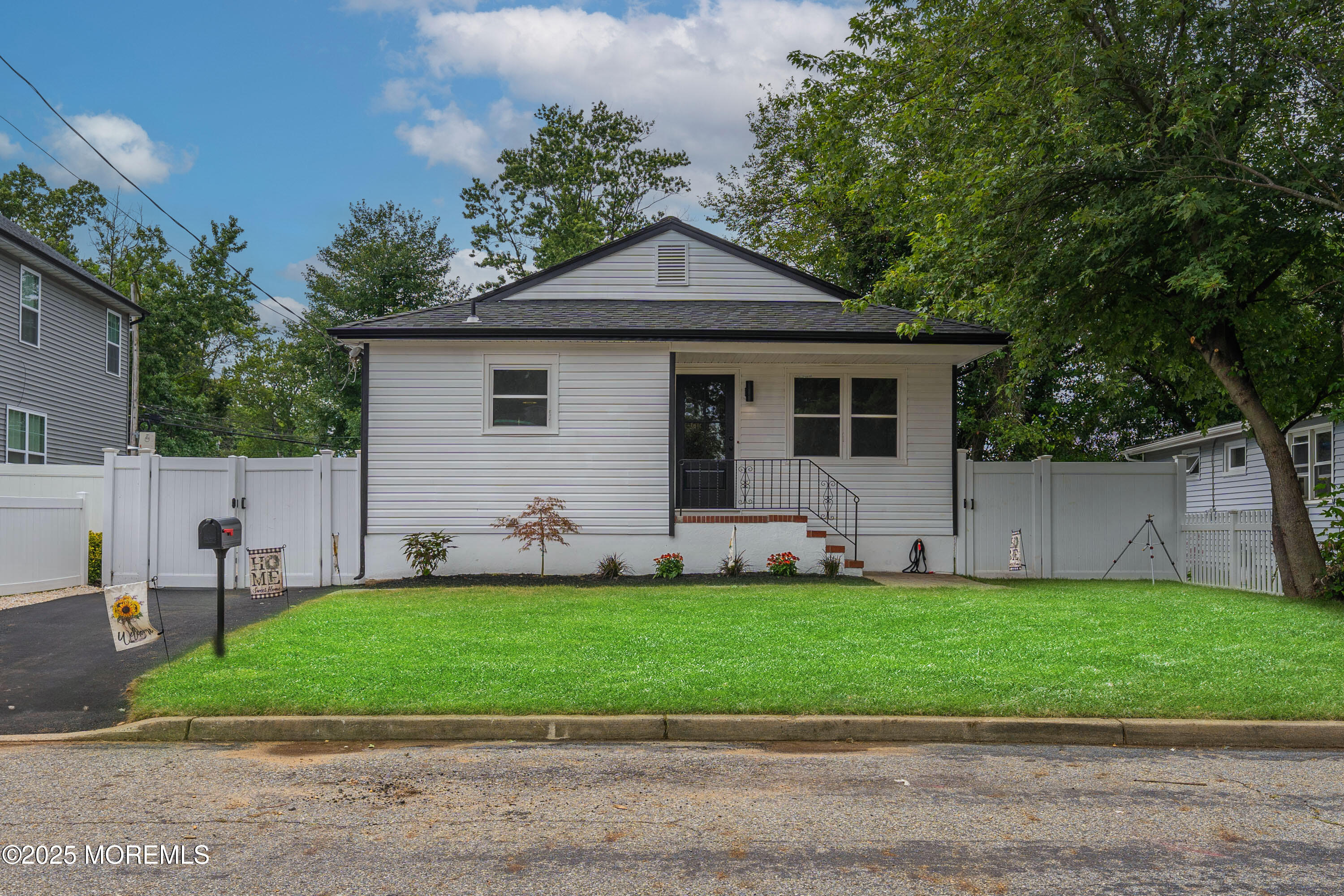 976 Woodmere Drive