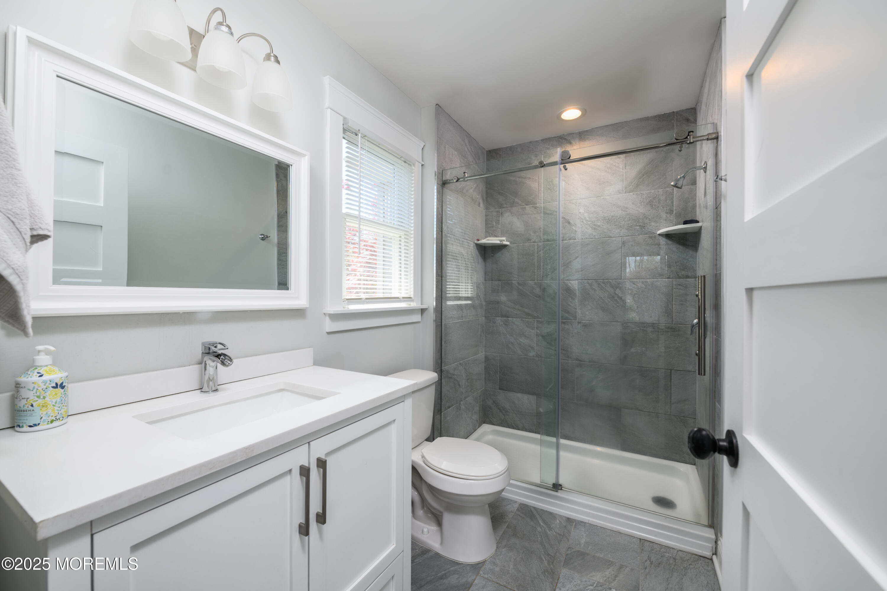 547 Greene Avenue, Belford, New Jersey image 24