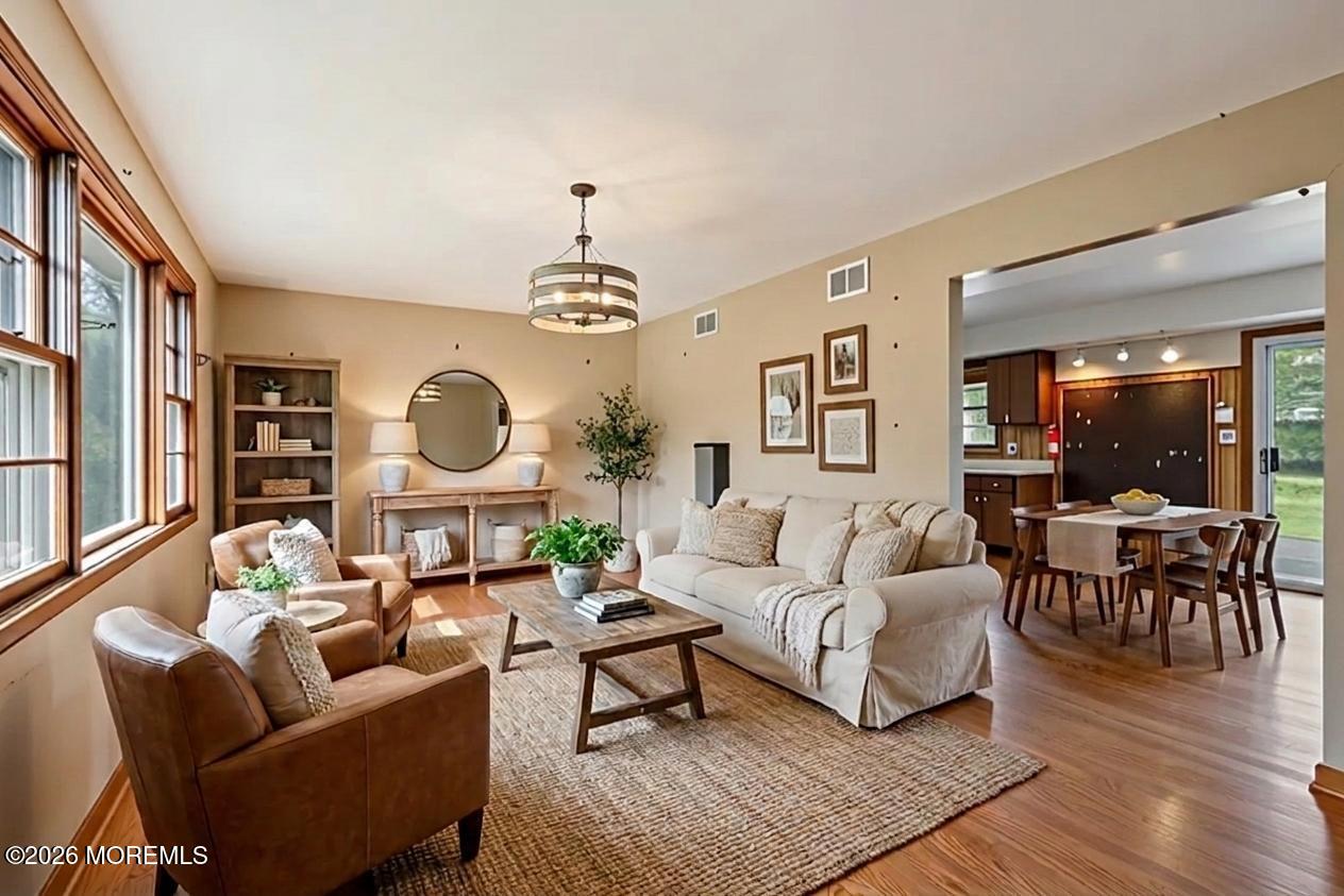 22 Meadowbrook Avenue