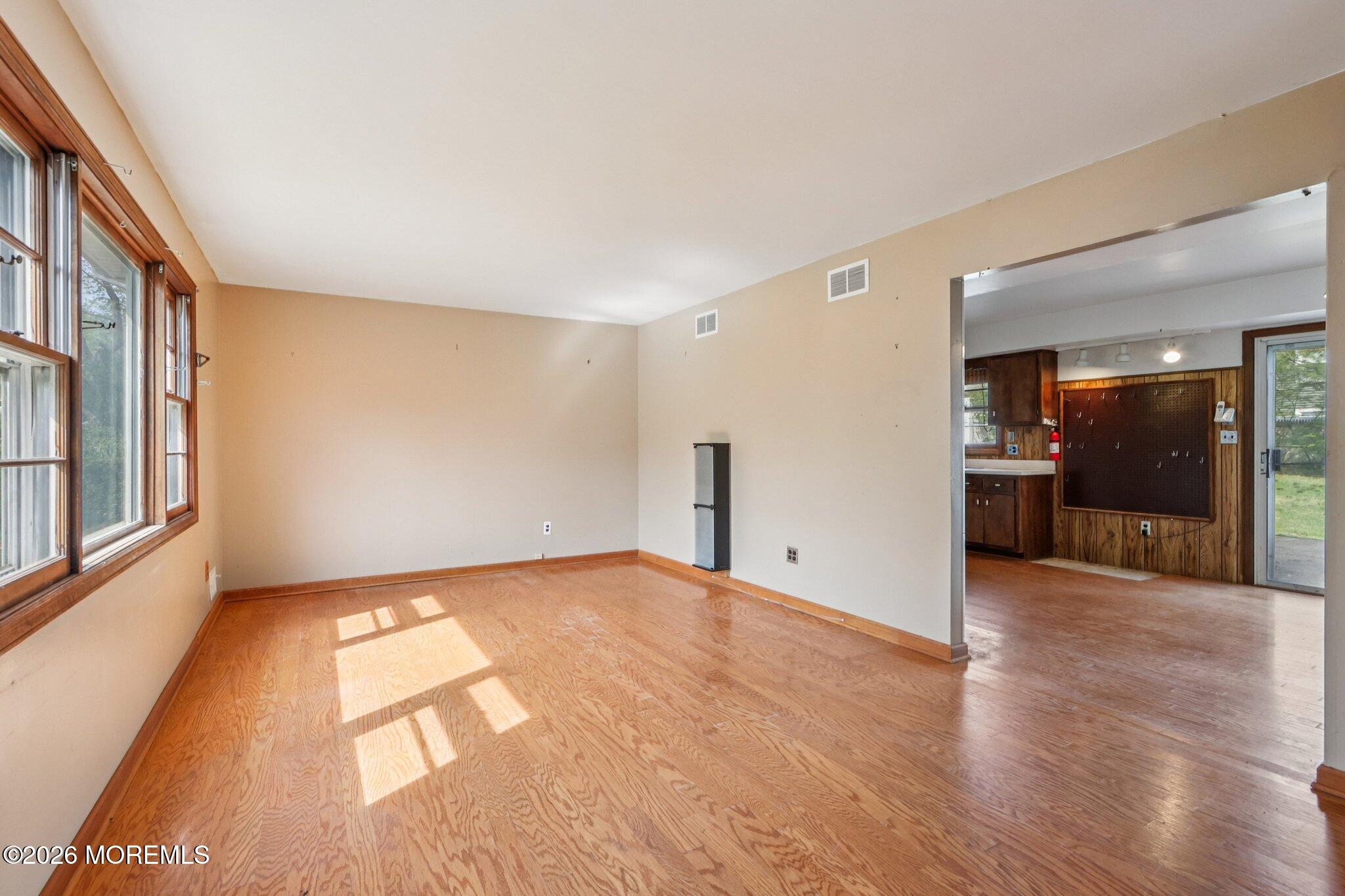 22 Meadowbrook Avenue