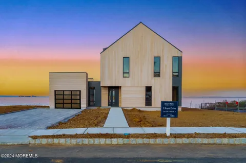 MLS: 22508429