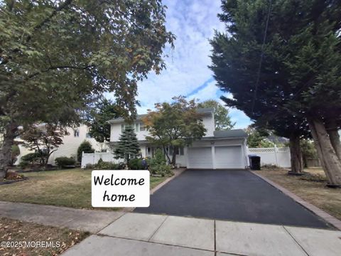 Photo of 5 Elaine Court, Old Bridge, NJ 08857 (MLS # 22530519)
