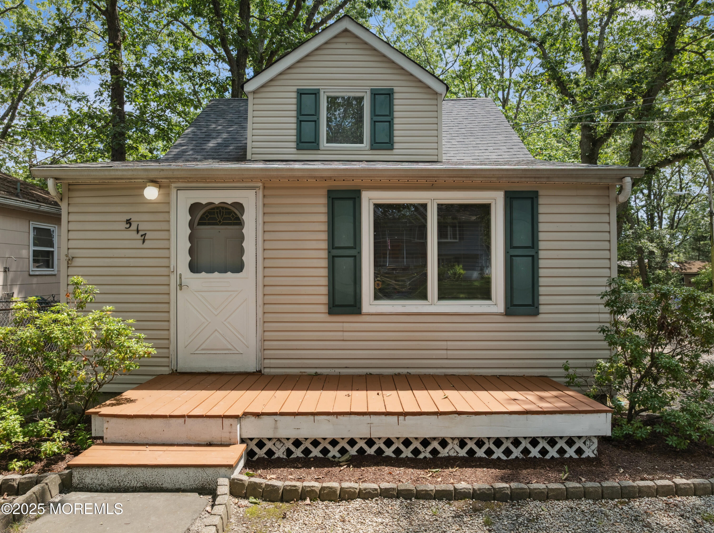 517 River Drive