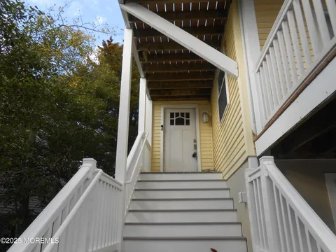 MLS: 22510877