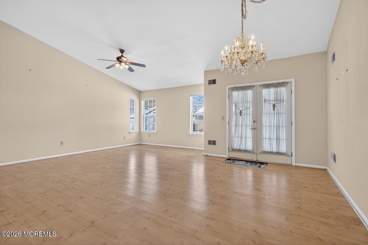 1223A Thornbury Lane