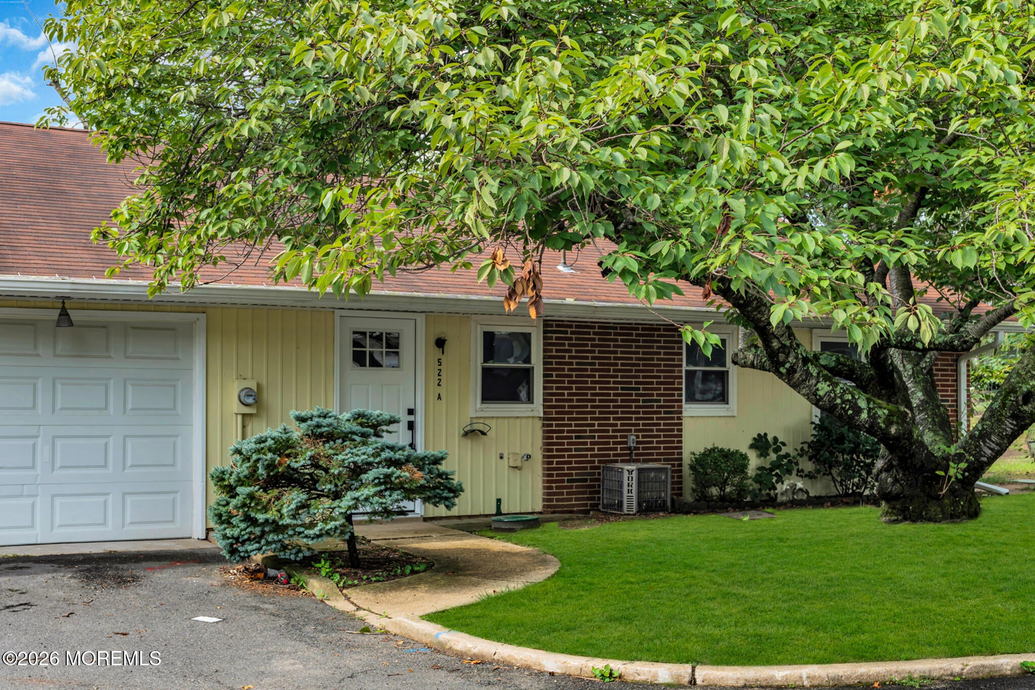 522A Thornbury Court
