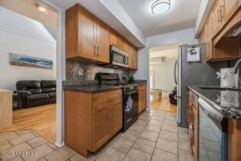 25 Rambling Meadow Court Eatontown NJ 07724