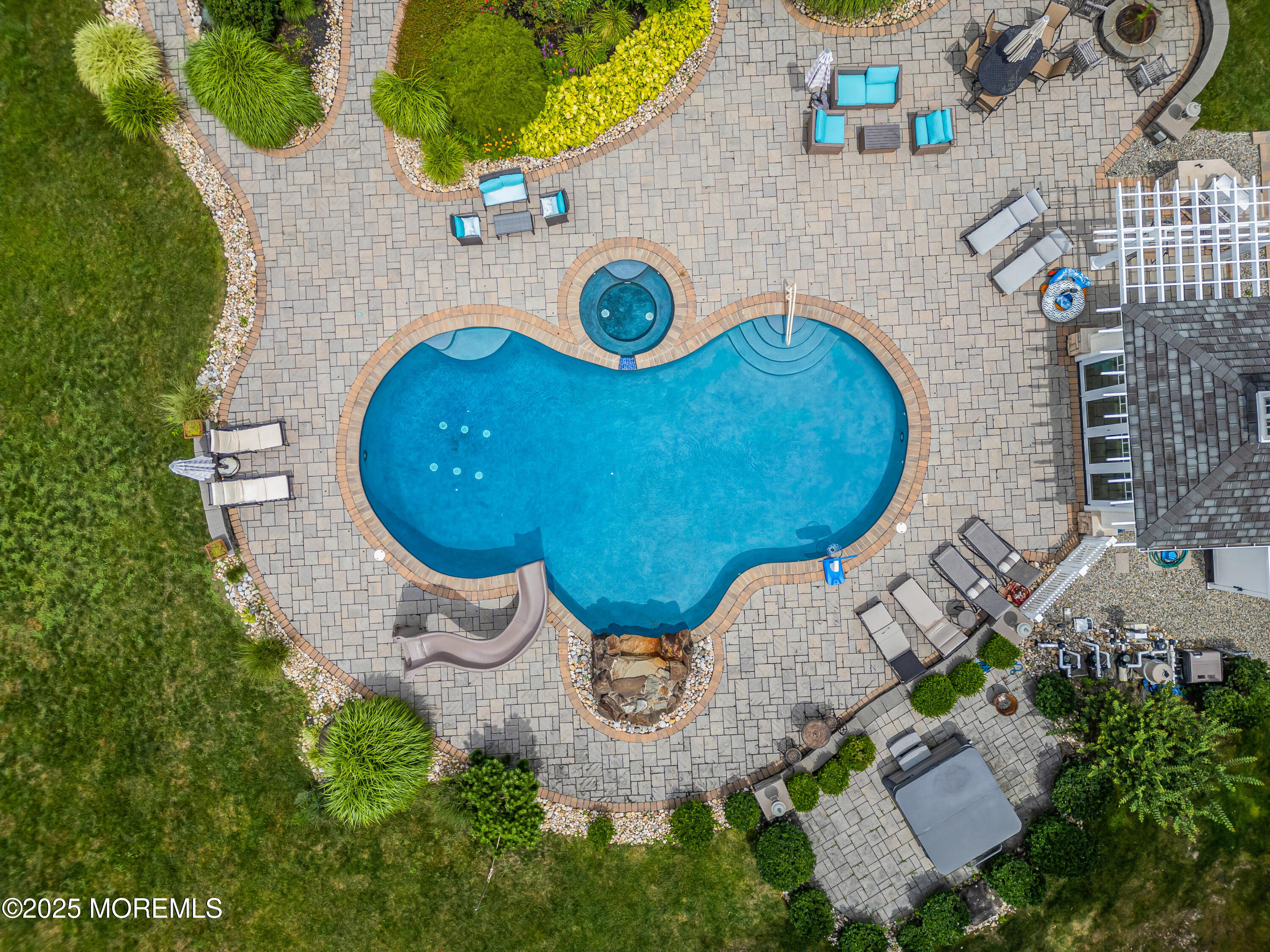 2128 Shadow Lane