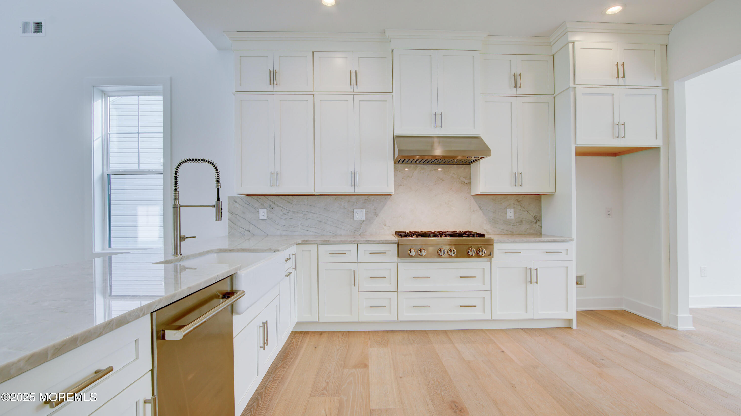 7 Ashlynn Court, Manalapan, New Jersey image 4