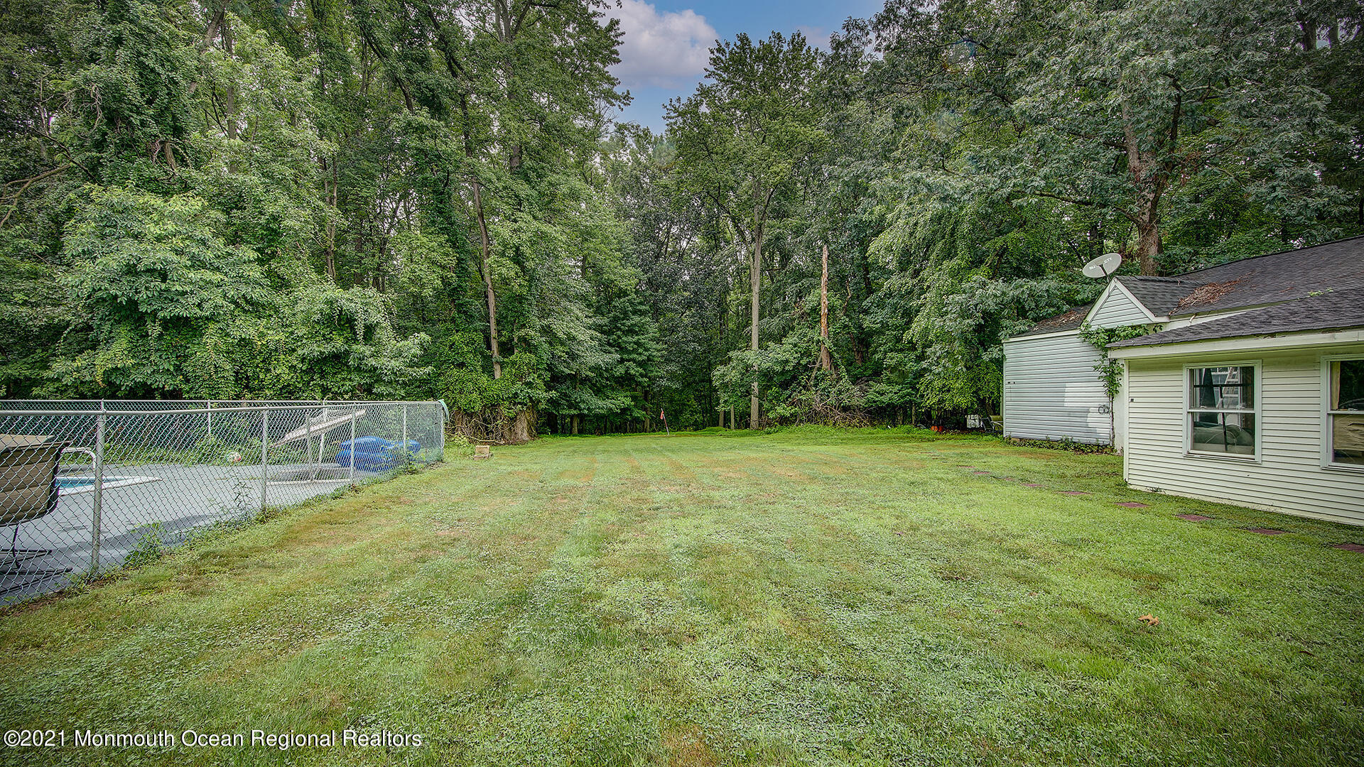 7 Syngle Way, Morganville, New Jersey image 4