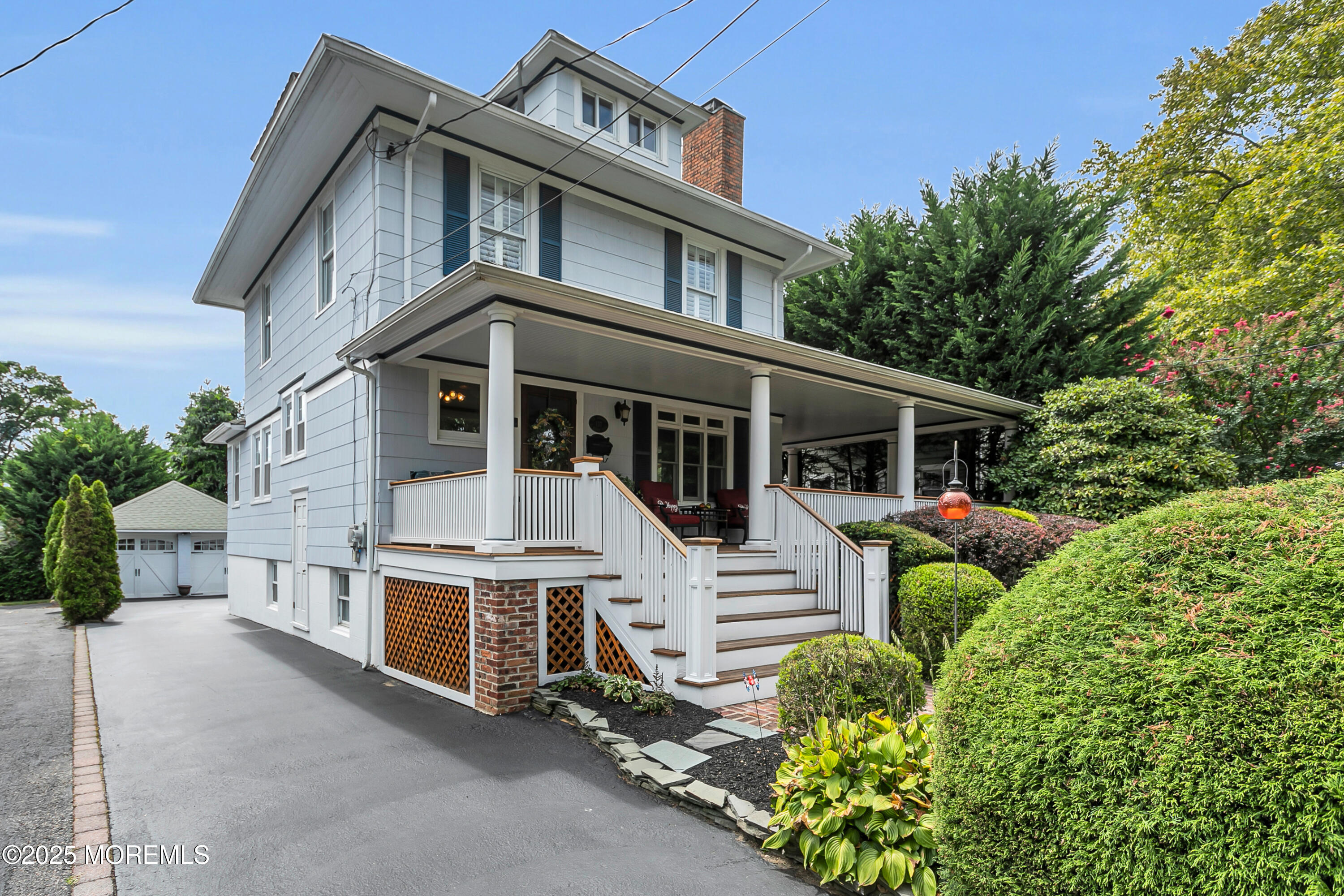 137 E Bergen Place
