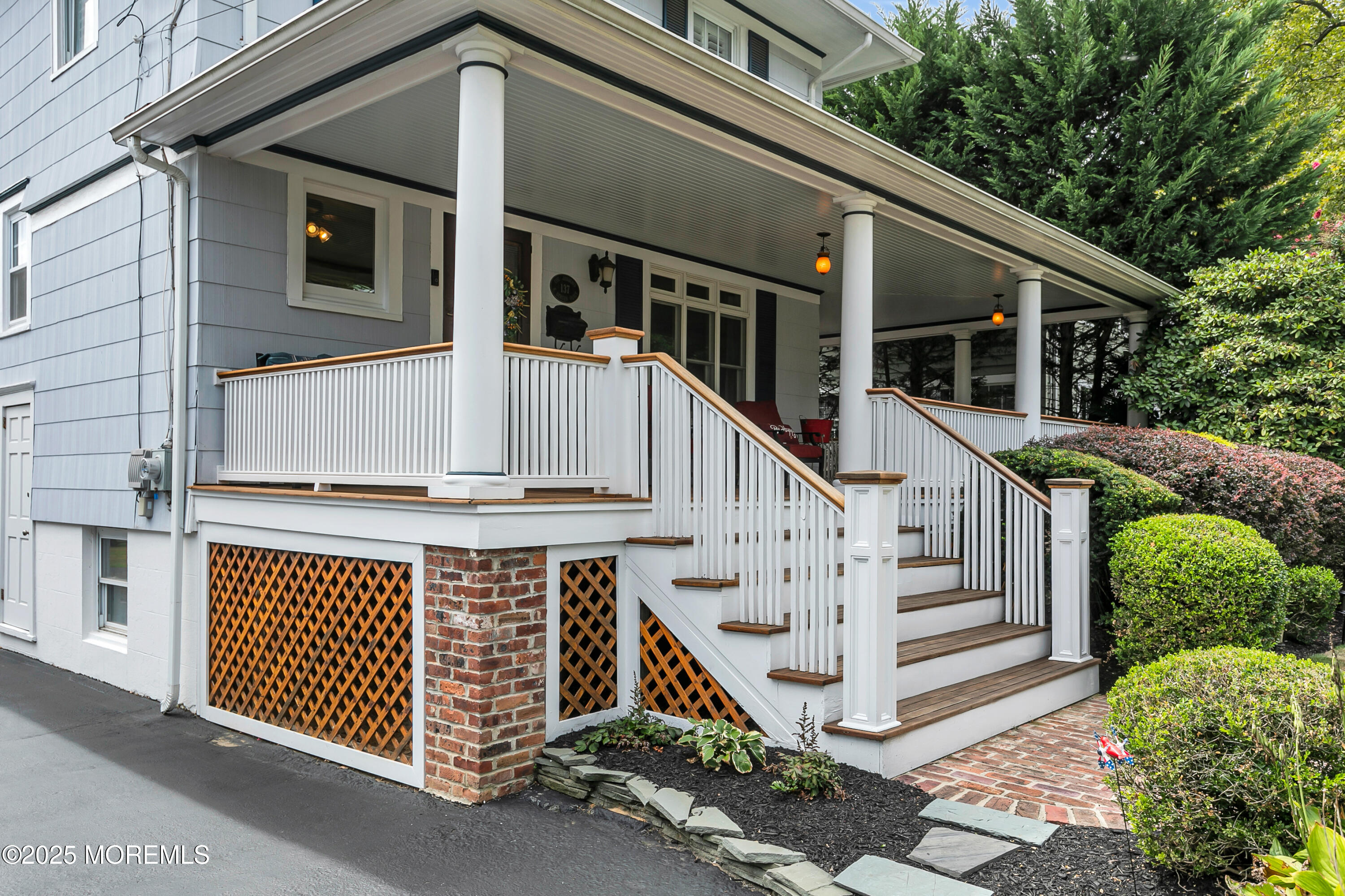 137 E Bergen Place