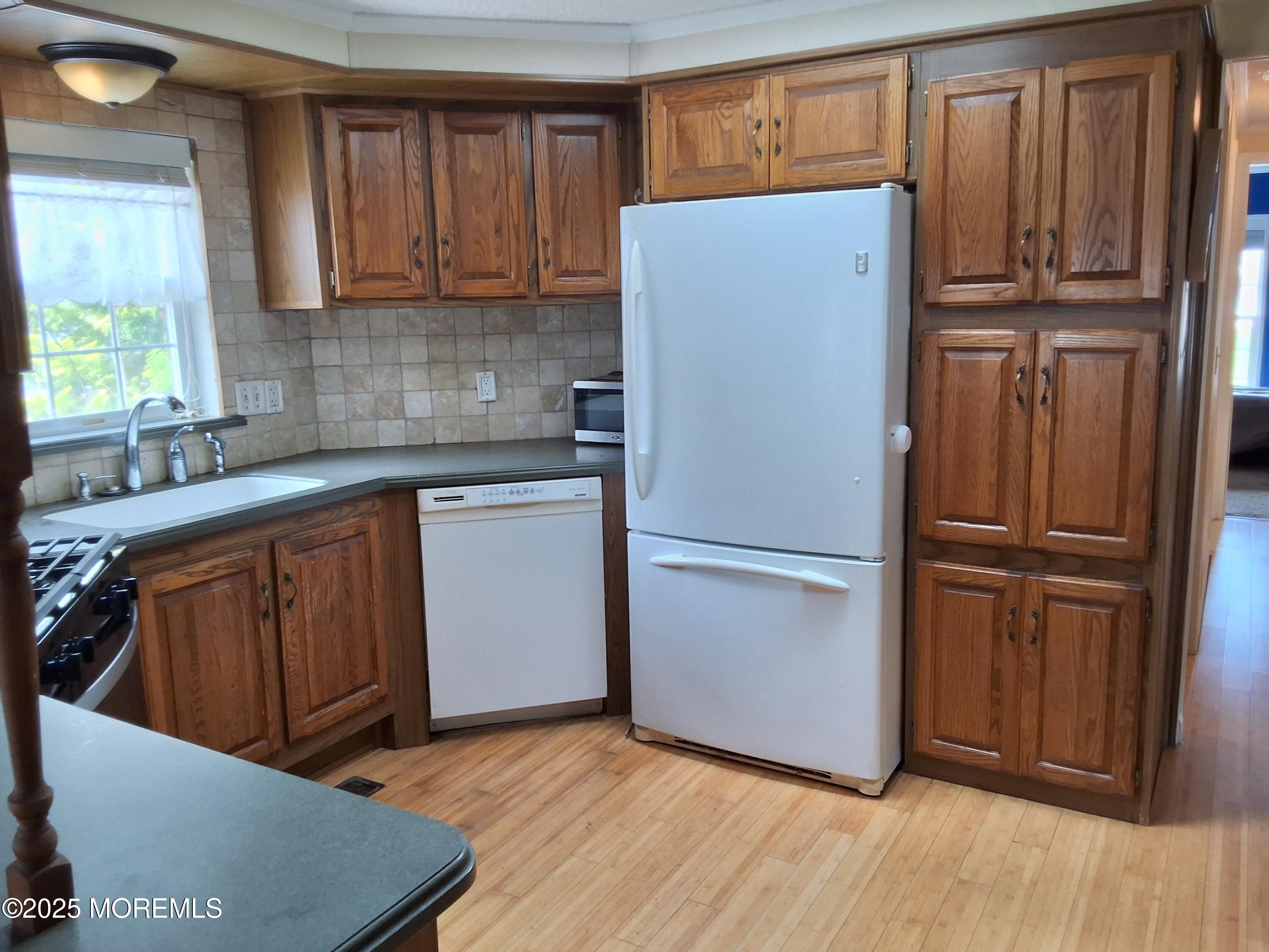 32 Village Road, Morganville, New Jersey image 12
