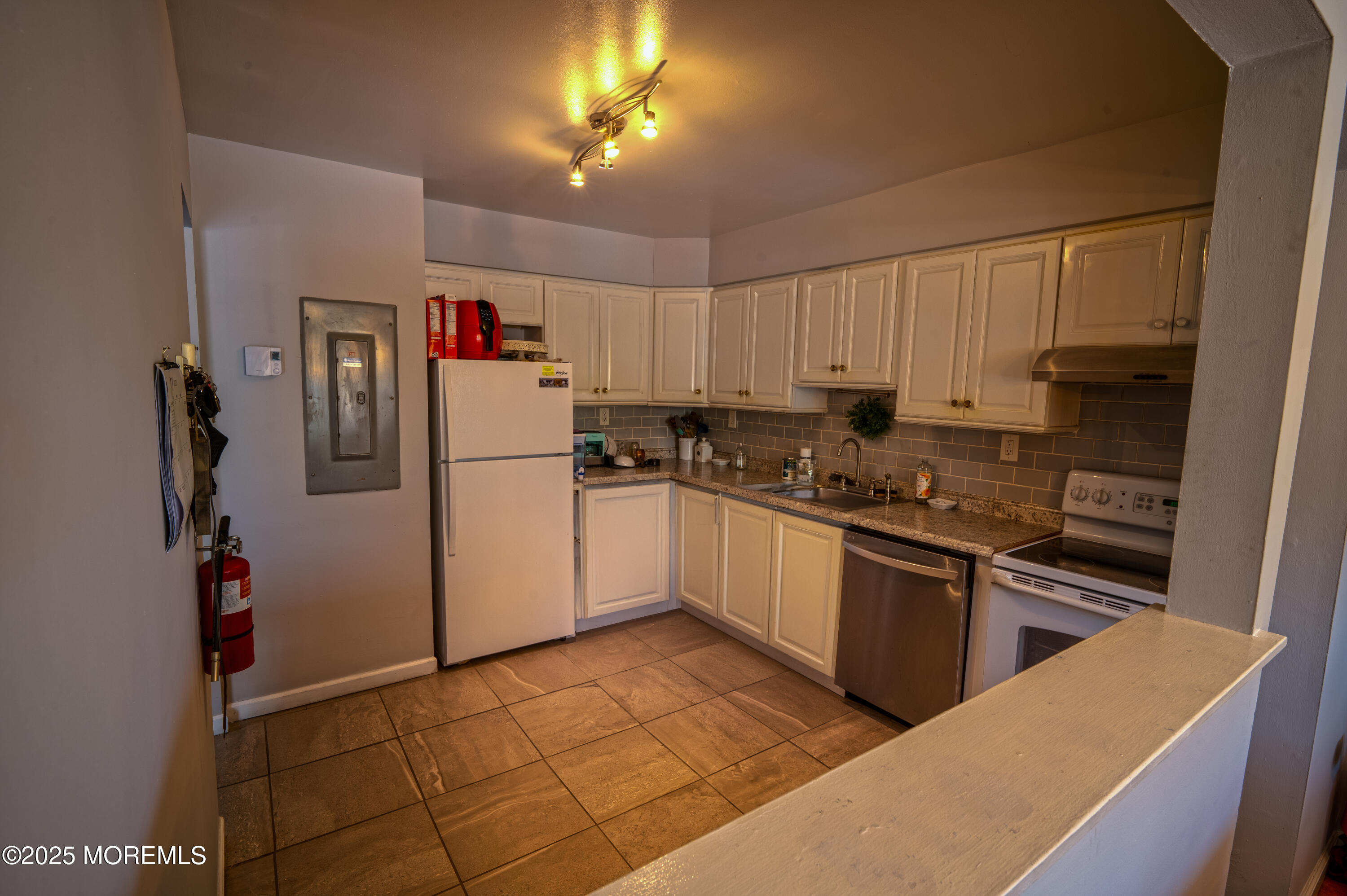 807 Eves Drive 3P