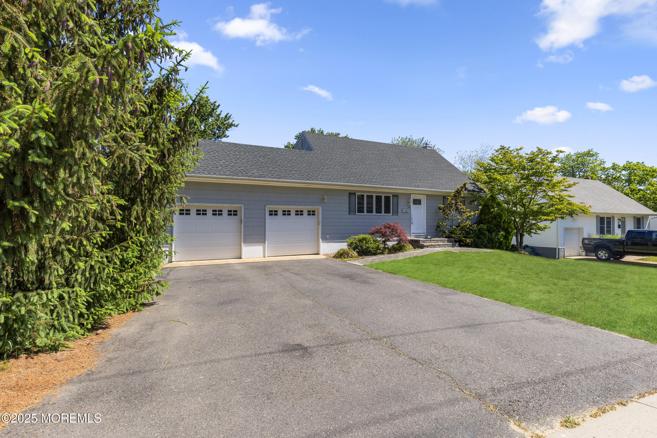 18 Hampton Road, Howell, New Jersey image 1