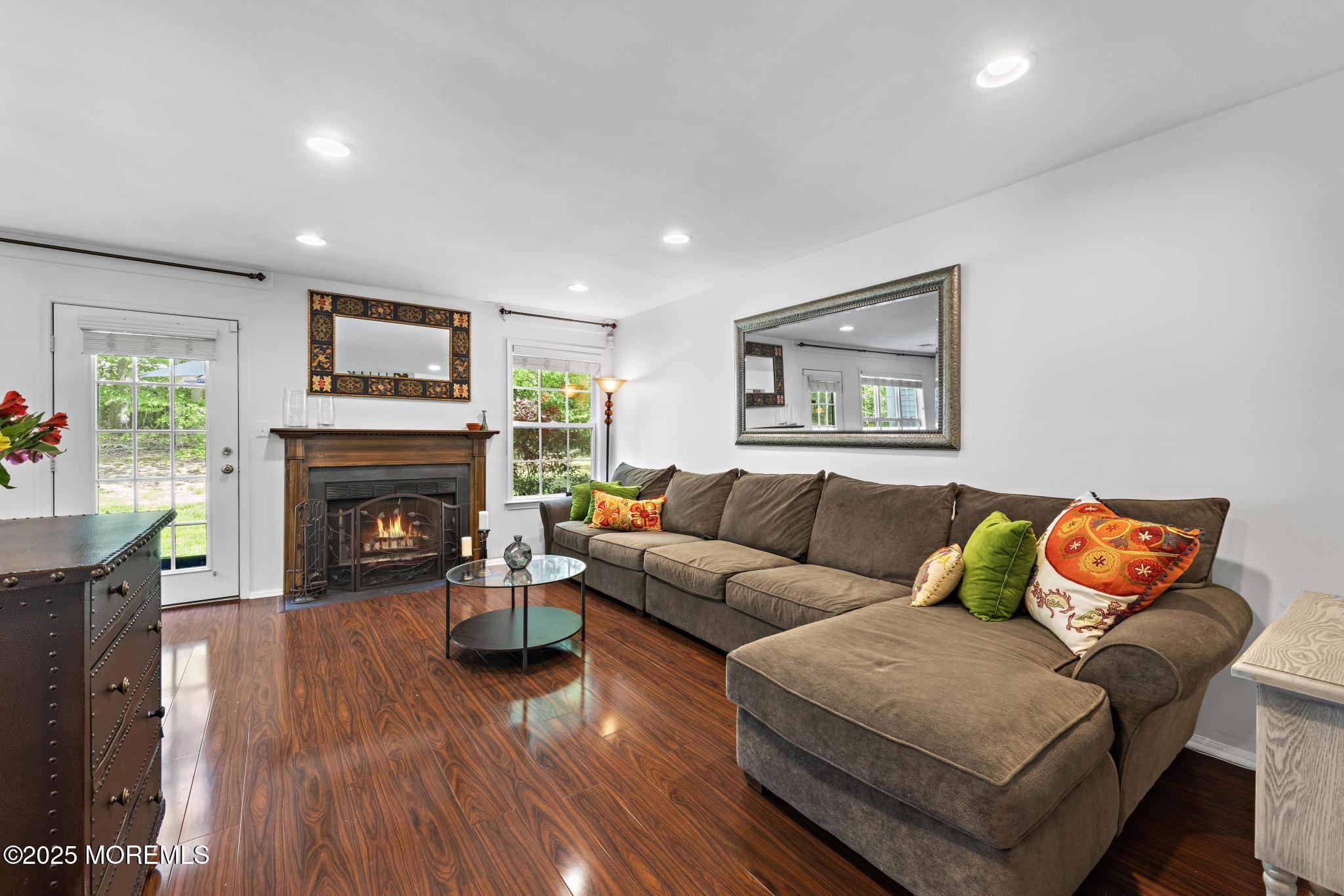 405 Hampton Court #15-4, Manalapan, New Jersey image 11