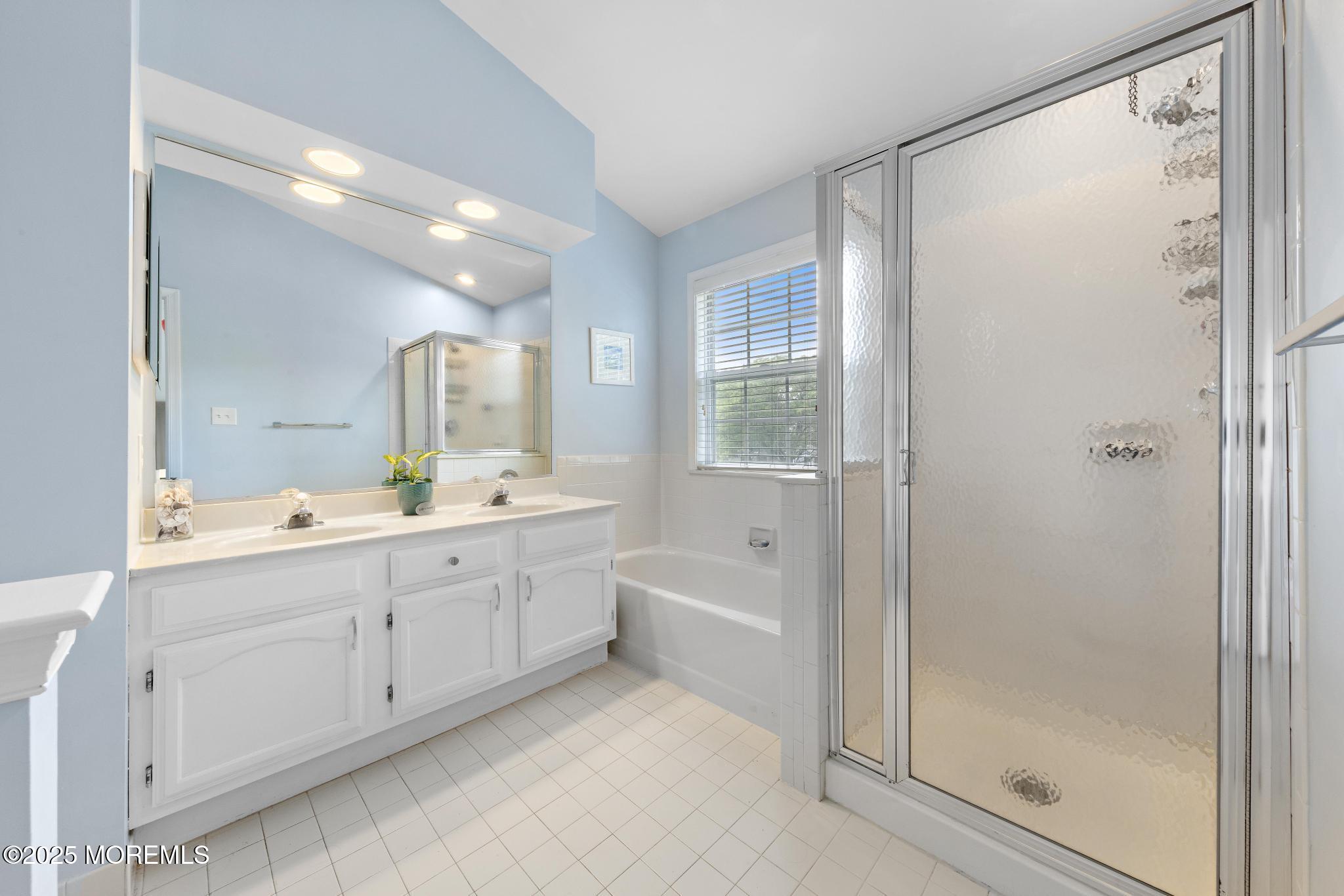 405 Hampton Court #15-4, Manalapan, New Jersey image 25