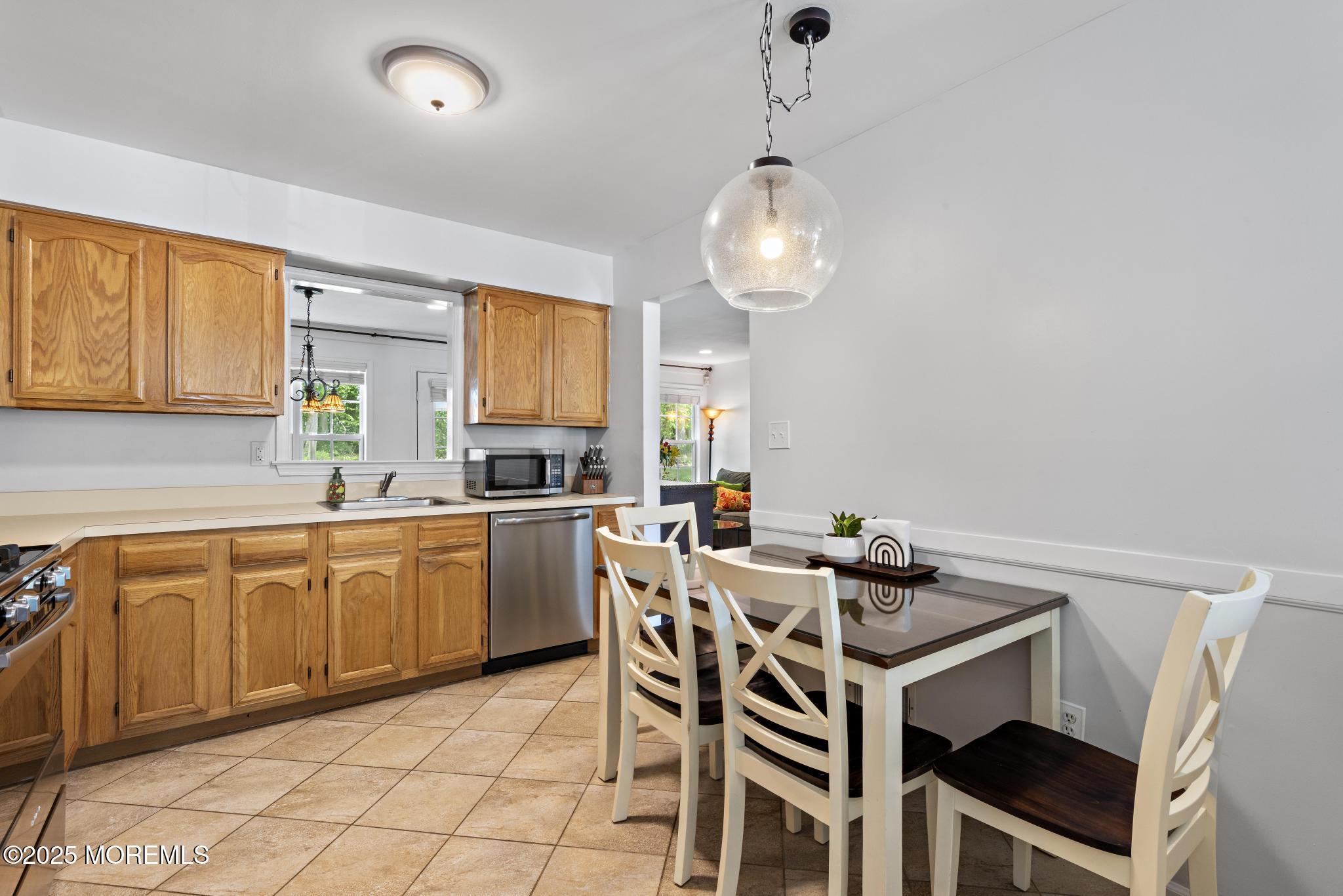 405 Hampton Court #15-4, Manalapan, New Jersey image 20