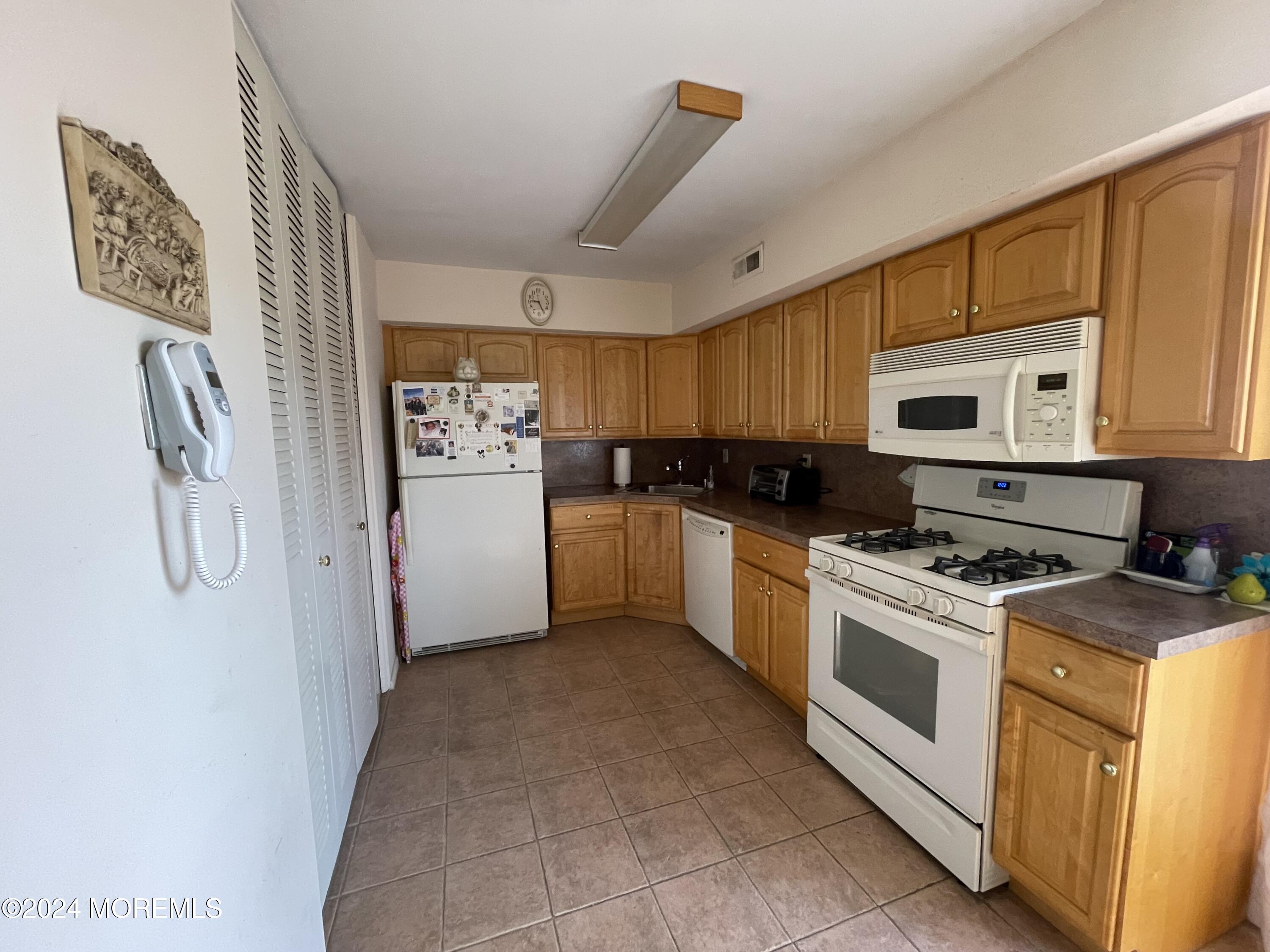 2 Maine Court #772, Matawan, New Jersey image 6