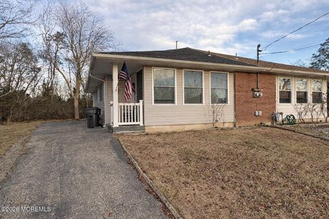Photo of 59 Niagara Drive, Toms River, NJ 08753 (MLS # 22601190)