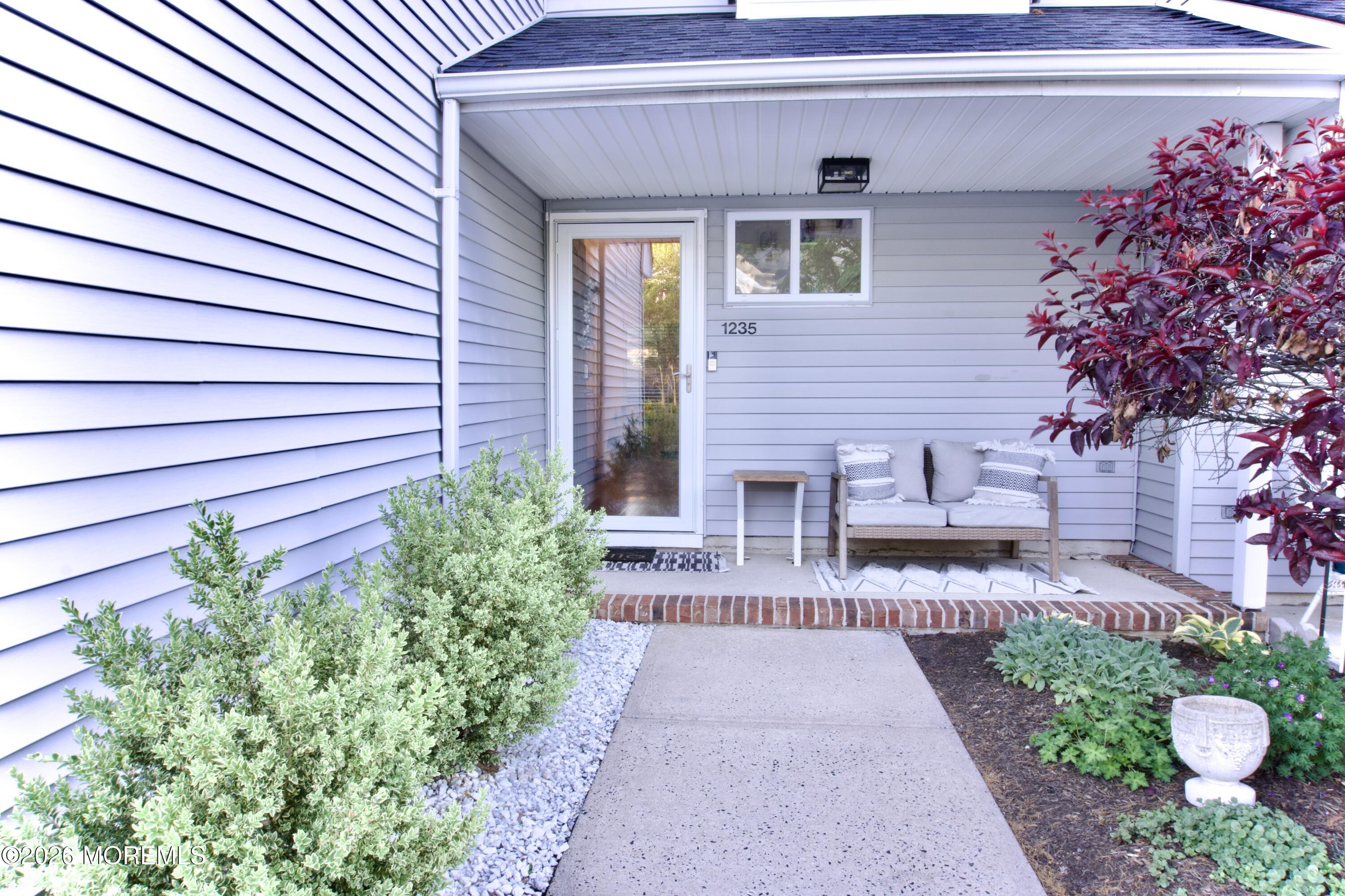 1235 Holmes Court