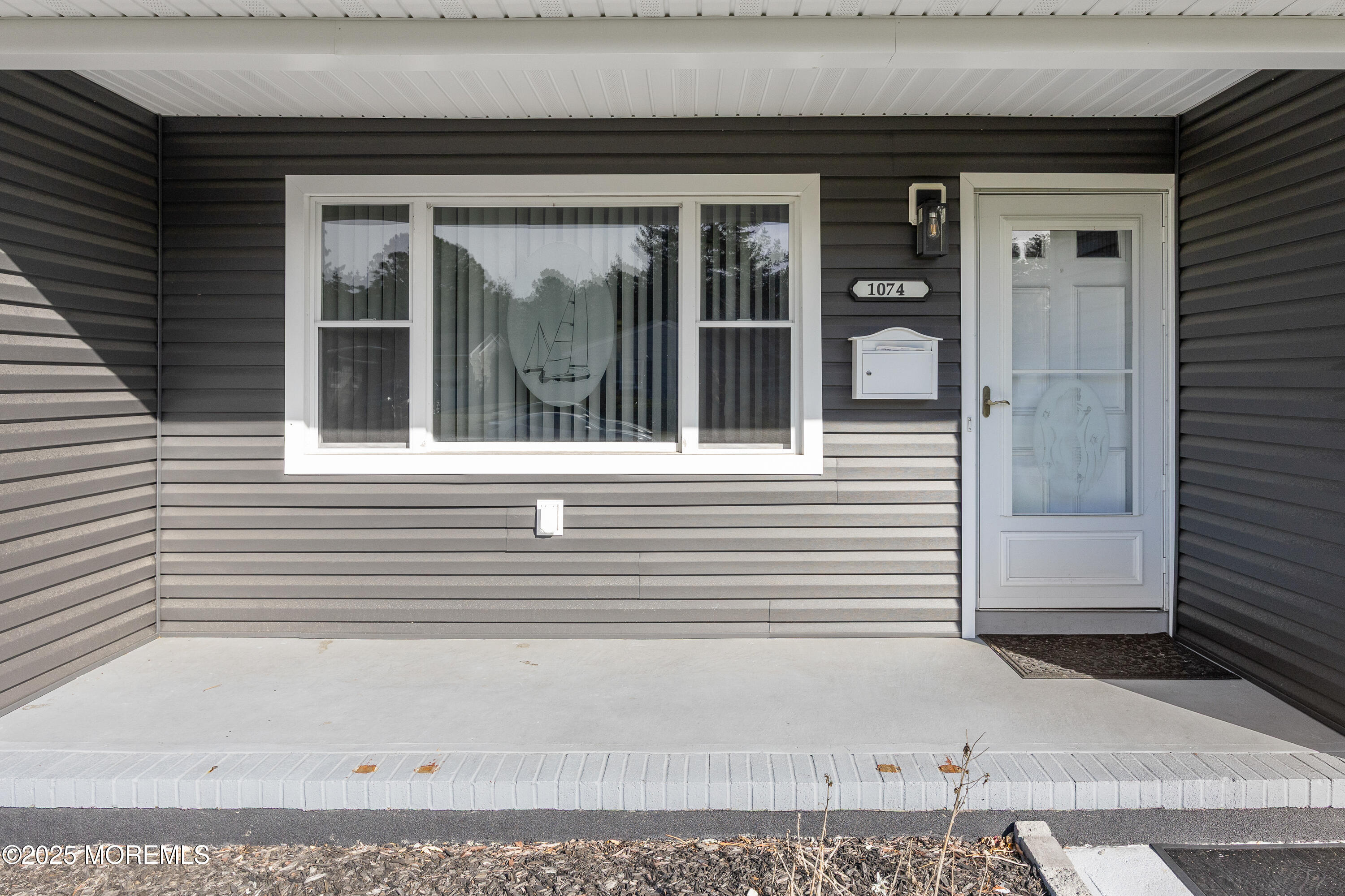 1074 Edgebrook Drive S