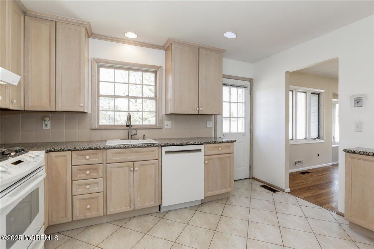 103 Taft Drive, Brick, New Jersey image 37